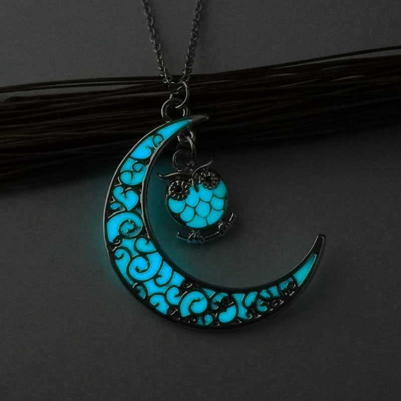 Glowing Pendant Necklace | Silver-Plated Chain with Luminescent Crystal for Women