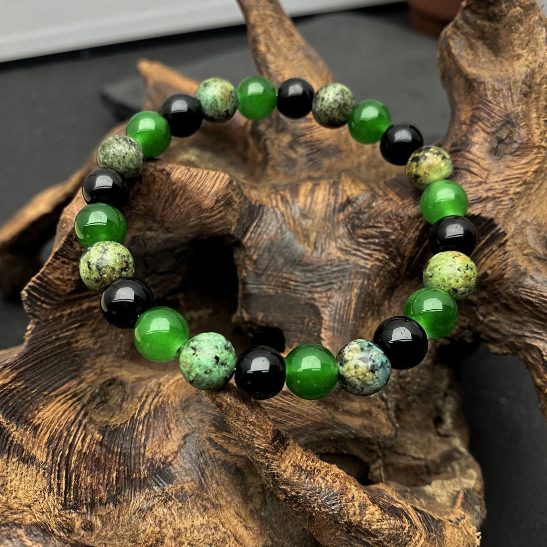 Tinkers Natural Green Stone Bracelet for Men — 8mm Beaded Balance Bracelet